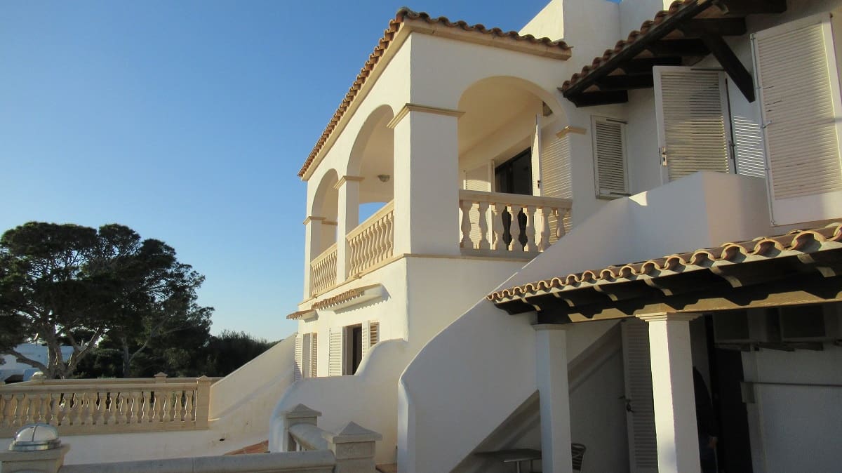 6 bedroom Villa for sale in Cala Serena with pool garage - € 1,850,000 (Ref: 7660026)