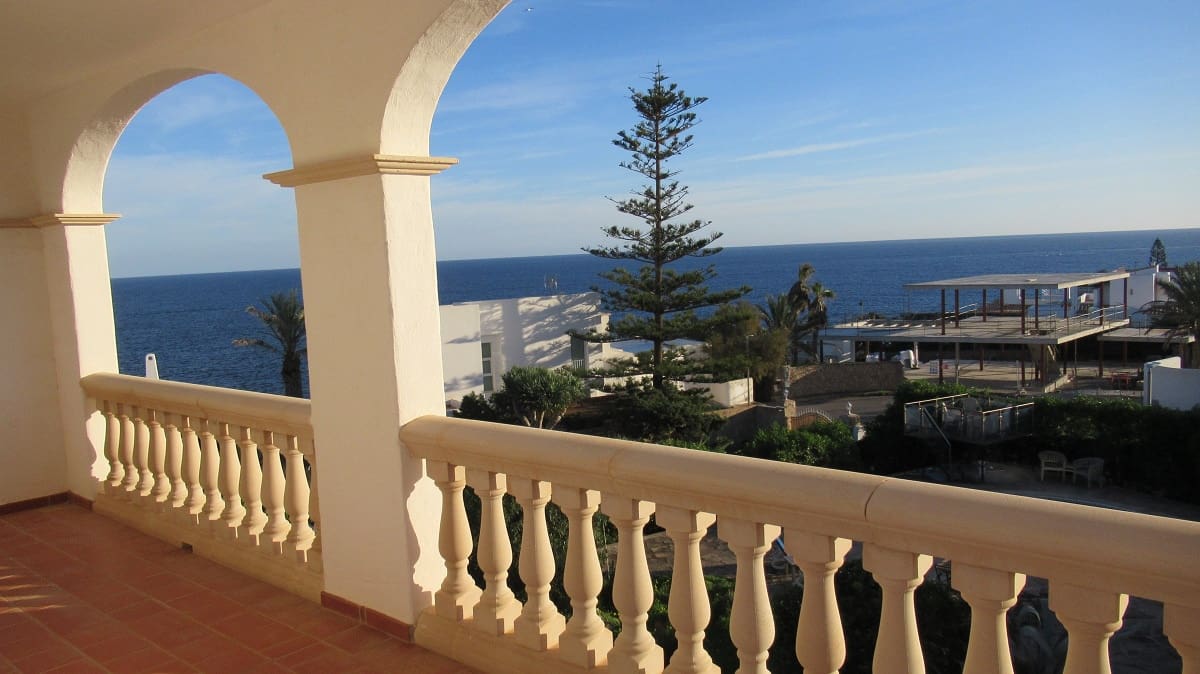 6 bedroom Villa for sale in Cala Serena with pool garage - € 1,850,000 (Ref: 7660026)