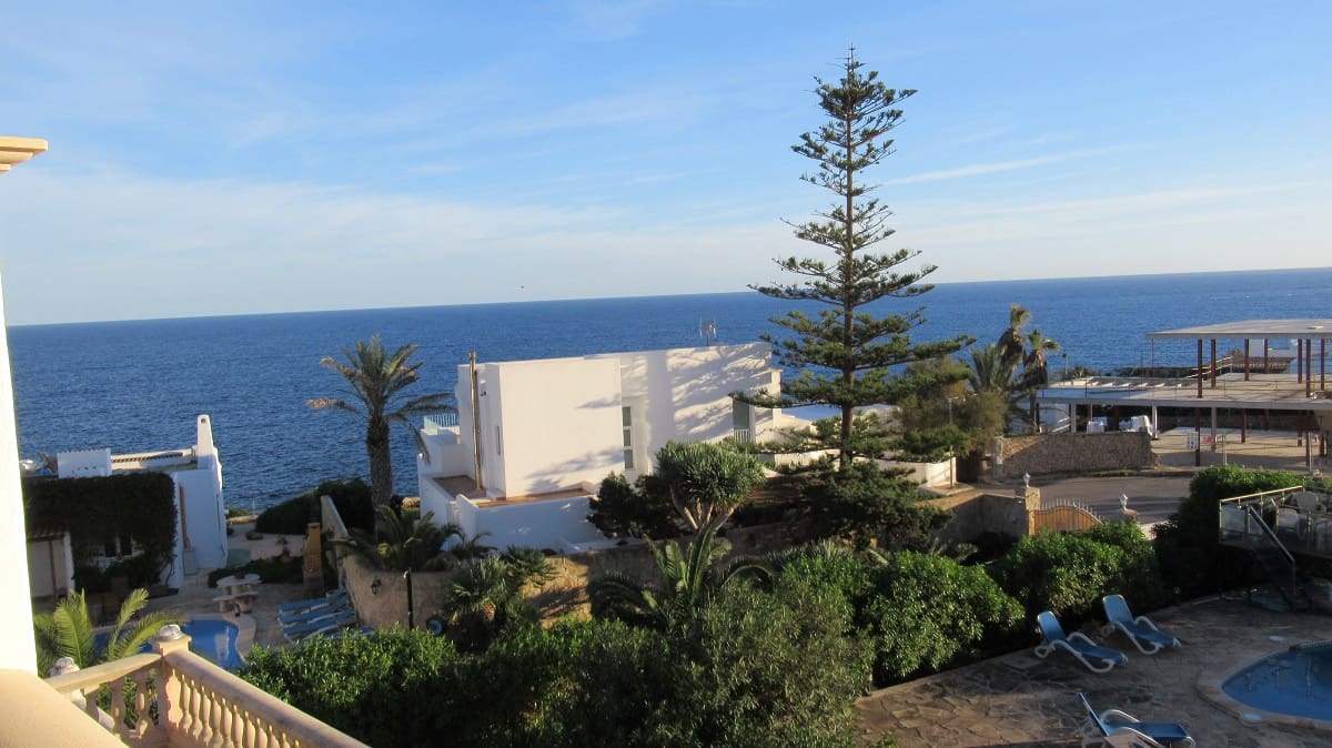 6 bedroom Villa for sale in Cala Serena with pool garage - € 1,850,000 (Ref: 7660026)