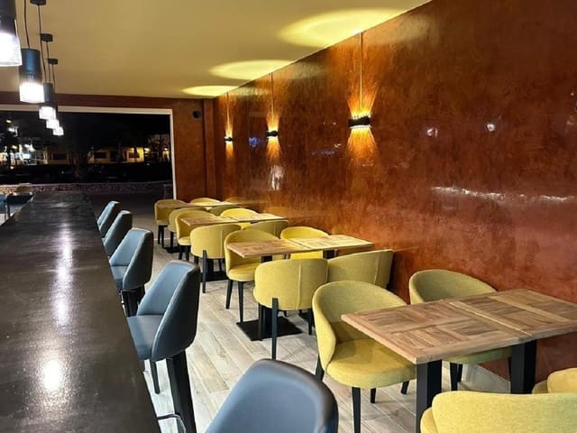 Restaurant/Bar for rent in Cala d'Or, Santanyí - € 2,700 (Ref: 8872827)