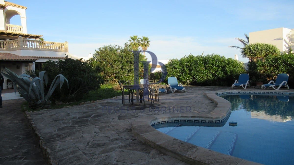 6 quarto Moradia para venda em Cala Serena com piscina - 1 665 000 € (Ref: 9479326)