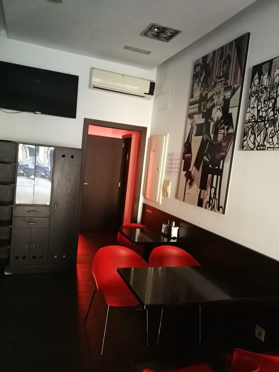 Erhverv til salg i A Coruna by - € 215.000 (Ref: 6977558)