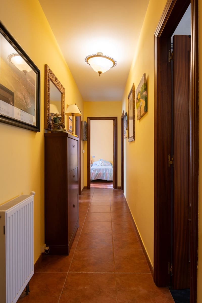 5 makuuhuone Huvila myytävänä paikassa Carral mukana 
autotalli - 350 000 € (Ref: 8696150)