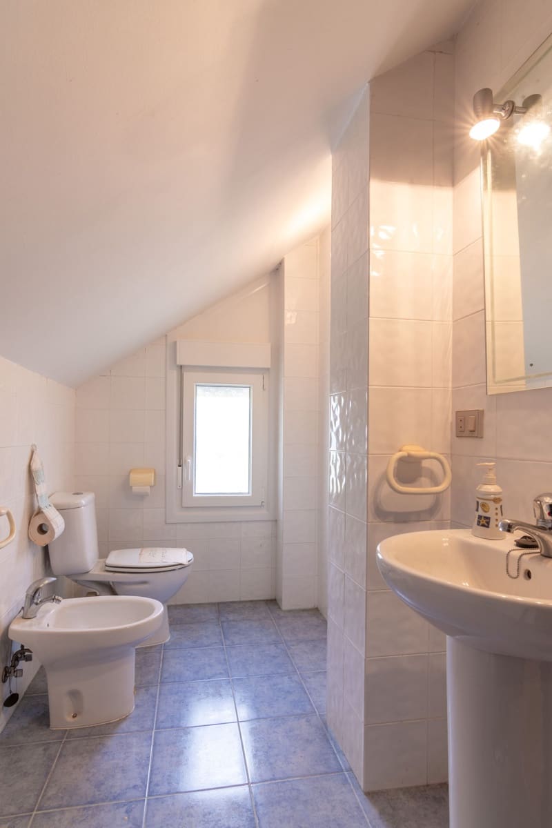 5 makuuhuone Huvila myytävänä paikassa Carral mukana 
autotalli - 350 000 € (Ref: 8696150)