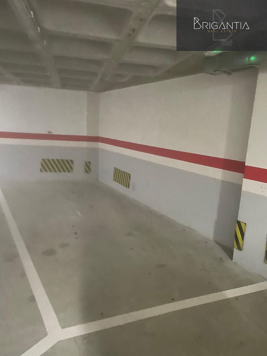 Garage til salg i A Coruna by - € 48.000 (Ref: 8838290)