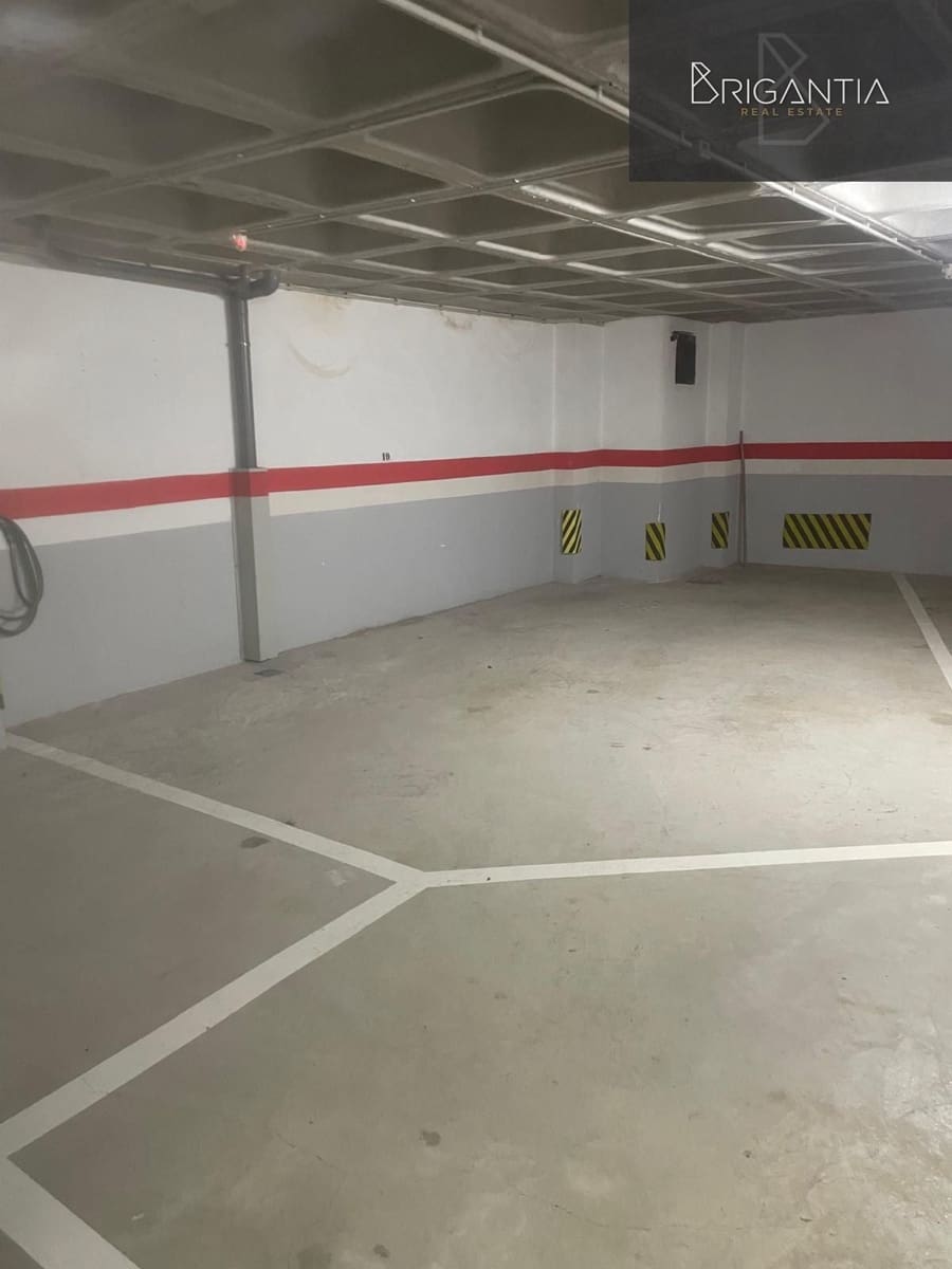 Garage til salg i A Coruna by - € 48.000 (Ref: 8838290)