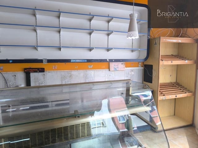 Kommersiell til leie i La Coruña by - € 400 (Ref: 8928382)