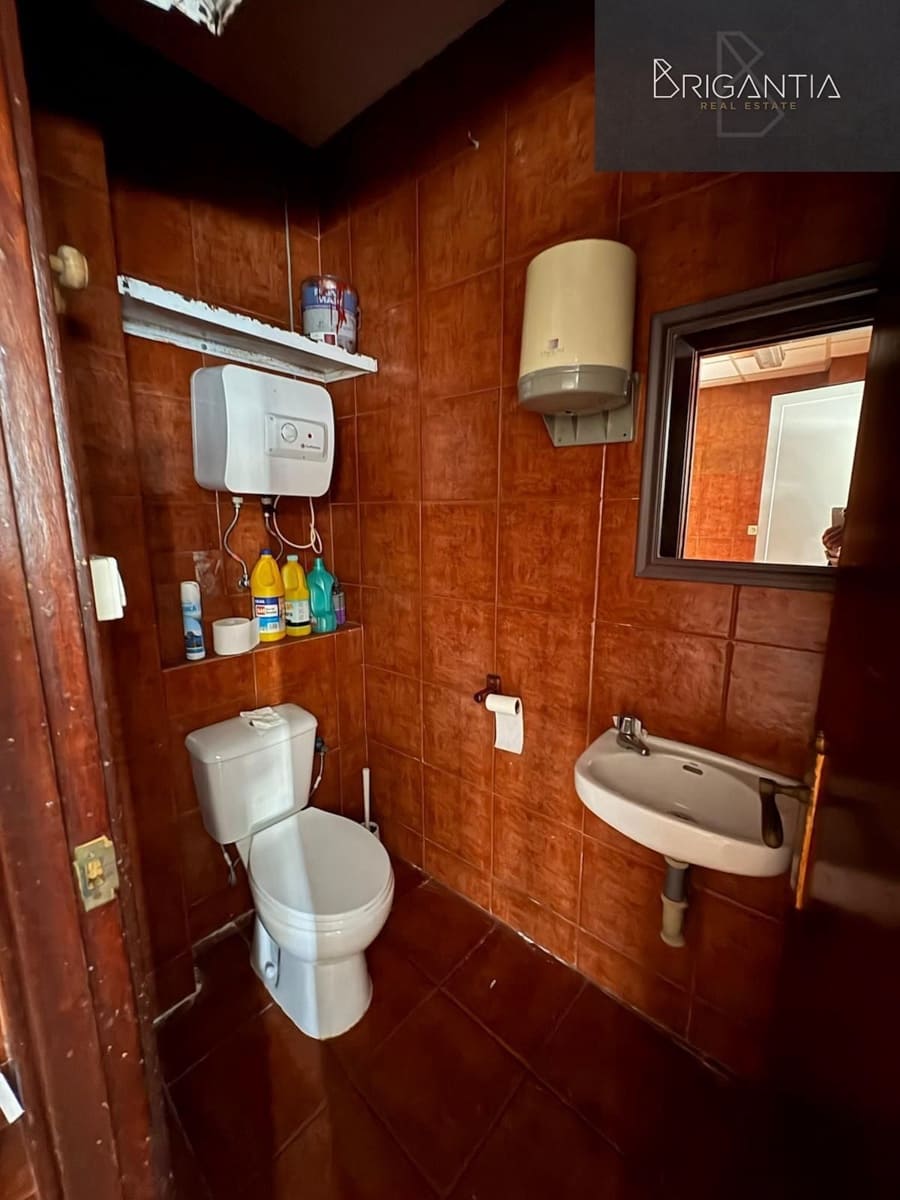 Erhverv til leje i A Coruna by - € 550 (Ref: 8969957)