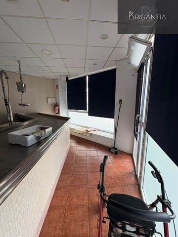 Erhverv til leje i A Coruña by - € 550 (Ref: 8969957)