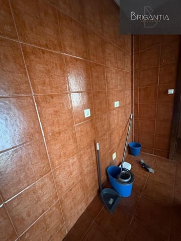 Erhverv til leje i A Coruña by - € 550 (Ref: 8969957)