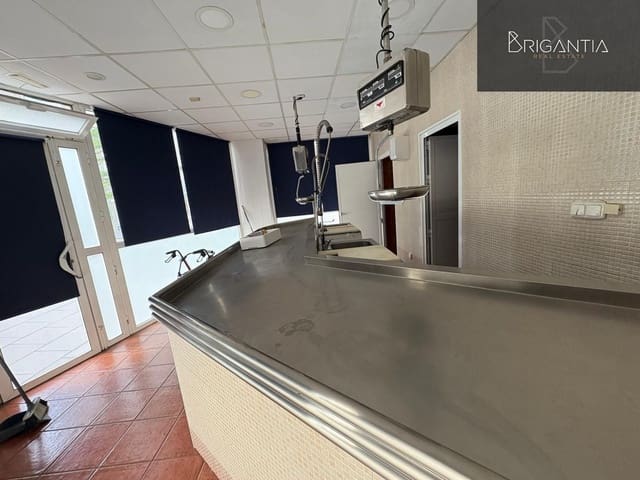 Erhverv til leje i A Coruña by - € 550 (Ref: 8969957)