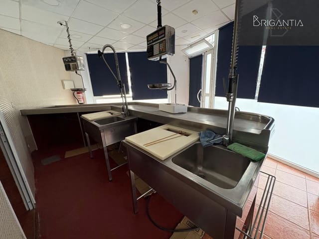 Erhverv til leje i A Coruña by - € 550 (Ref: 8969957)