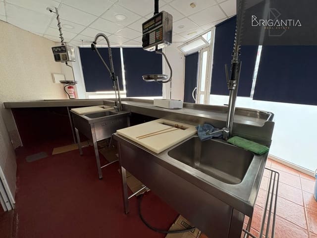 Erhverv til leje i A Coruña by - € 550 (Ref: 8969957)