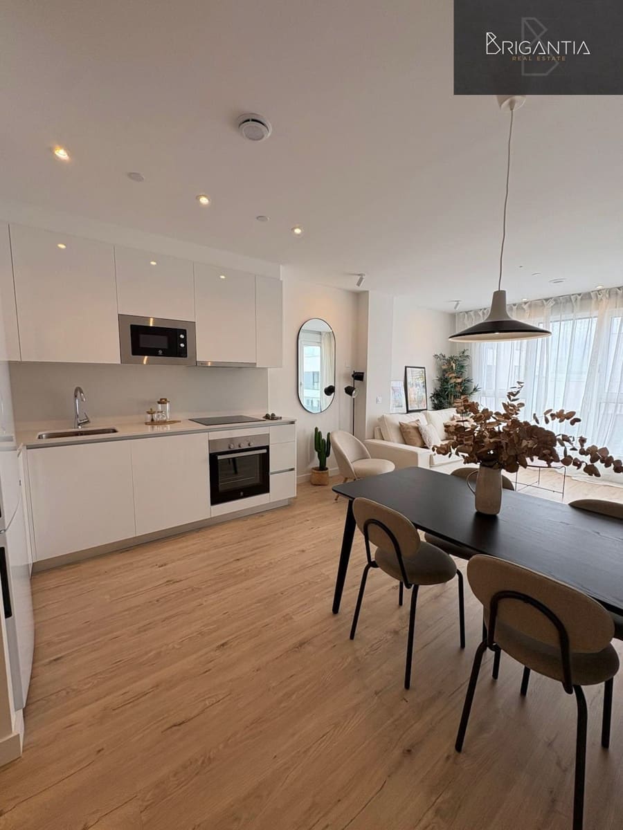 1 soveværelse Lejlighed til leje i A Coruna by med garage - € 900 (Ref: 9106285)