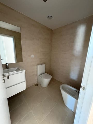 2 bedroom Flat for rent in A Coruña city with garage - € 950 (Ref: 9145232)