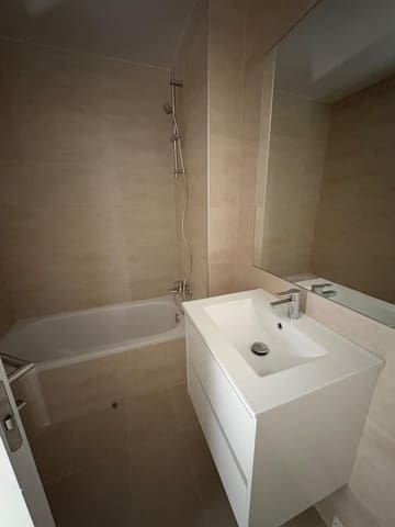 2 bedroom Flat for rent in A Coruña city with garage - € 950 (Ref: 9145232)