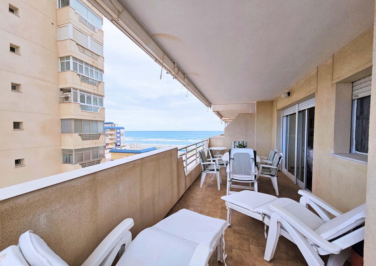 3 bedroom Apartment for rent in Cartagena with pool garage - € 4,000 (Ref: 8759535)