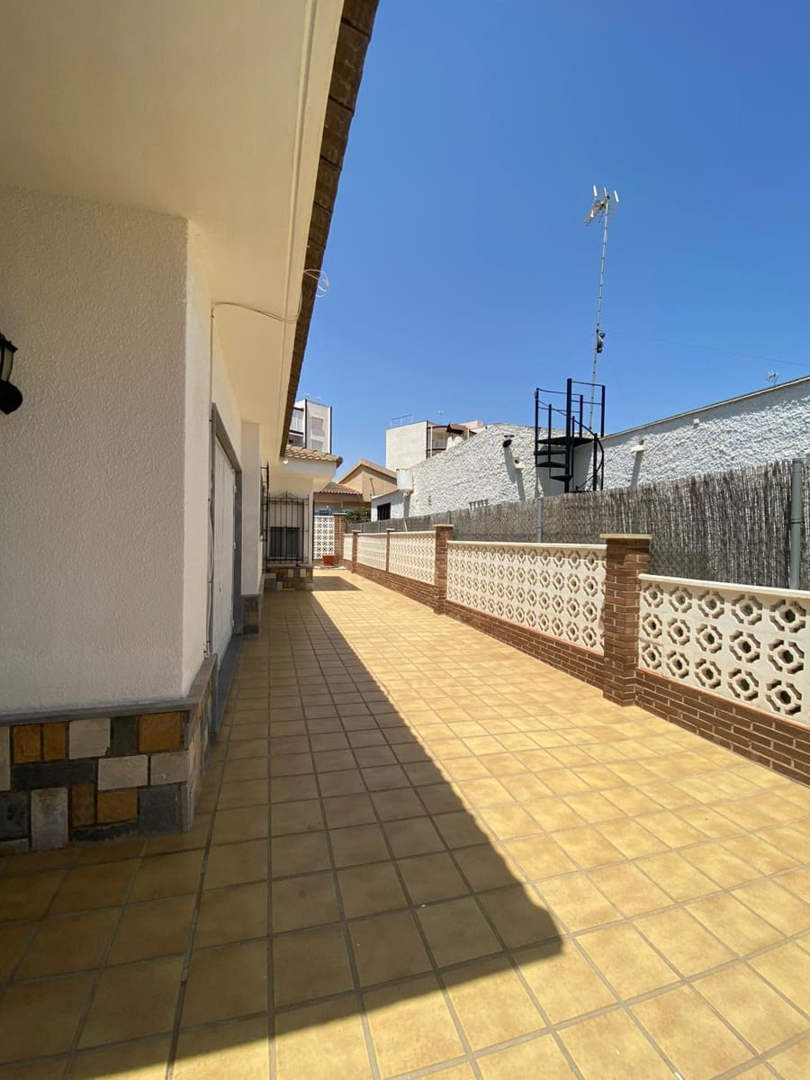 4 bedroom Villa for sale in Mar de Cristal with garage - € 290,000 (Ref: 9417986)