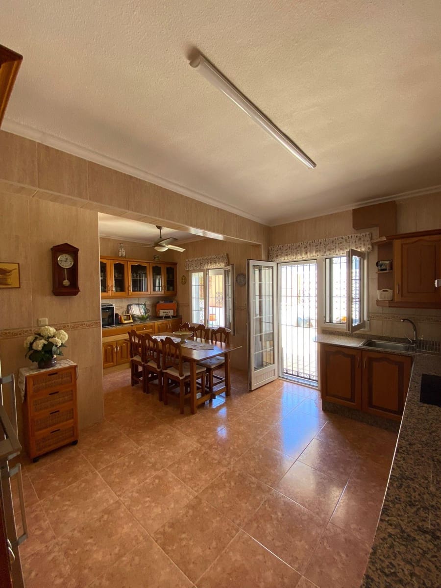 4 bedroom Villa for sale in Mar de Cristal with garage - € 290,000 (Ref: 9417986)