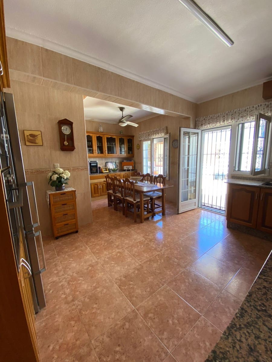 4 bedroom Villa for sale in Mar de Cristal with garage - € 290,000 (Ref: 9417986)