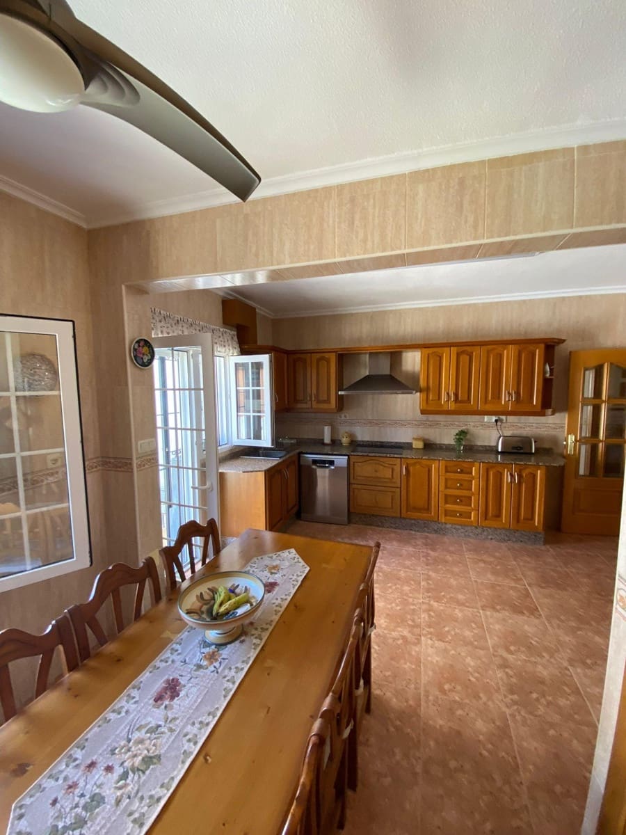 4 bedroom Villa for sale in Mar de Cristal with garage - € 290,000 (Ref: 9417986)