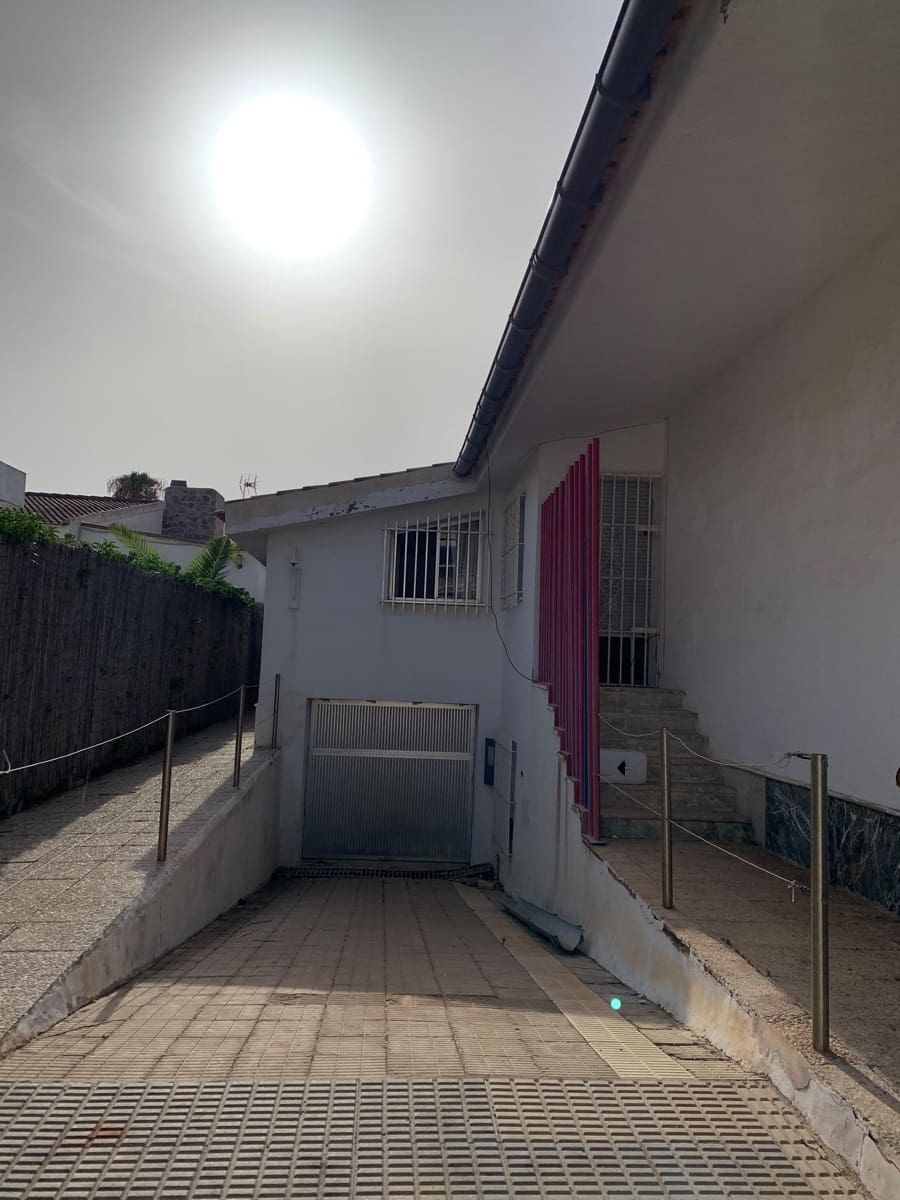 4 bedroom Villa for sale in Mar de Cristal with garage - € 385,000 (Ref: 9977434)