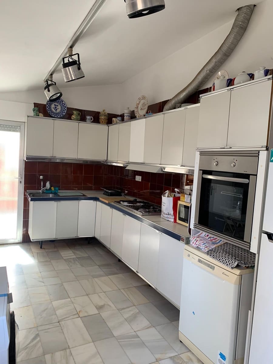 4 bedroom Villa for sale in Mar de Cristal with garage - € 385,000 (Ref: 9977434)