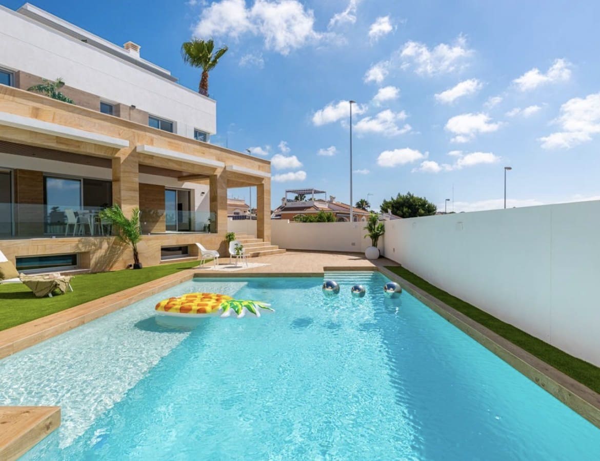 4 sovrum Villa till salu i Ciudad Quesada med pool garage - 774 452 € (Ref: 10027555)