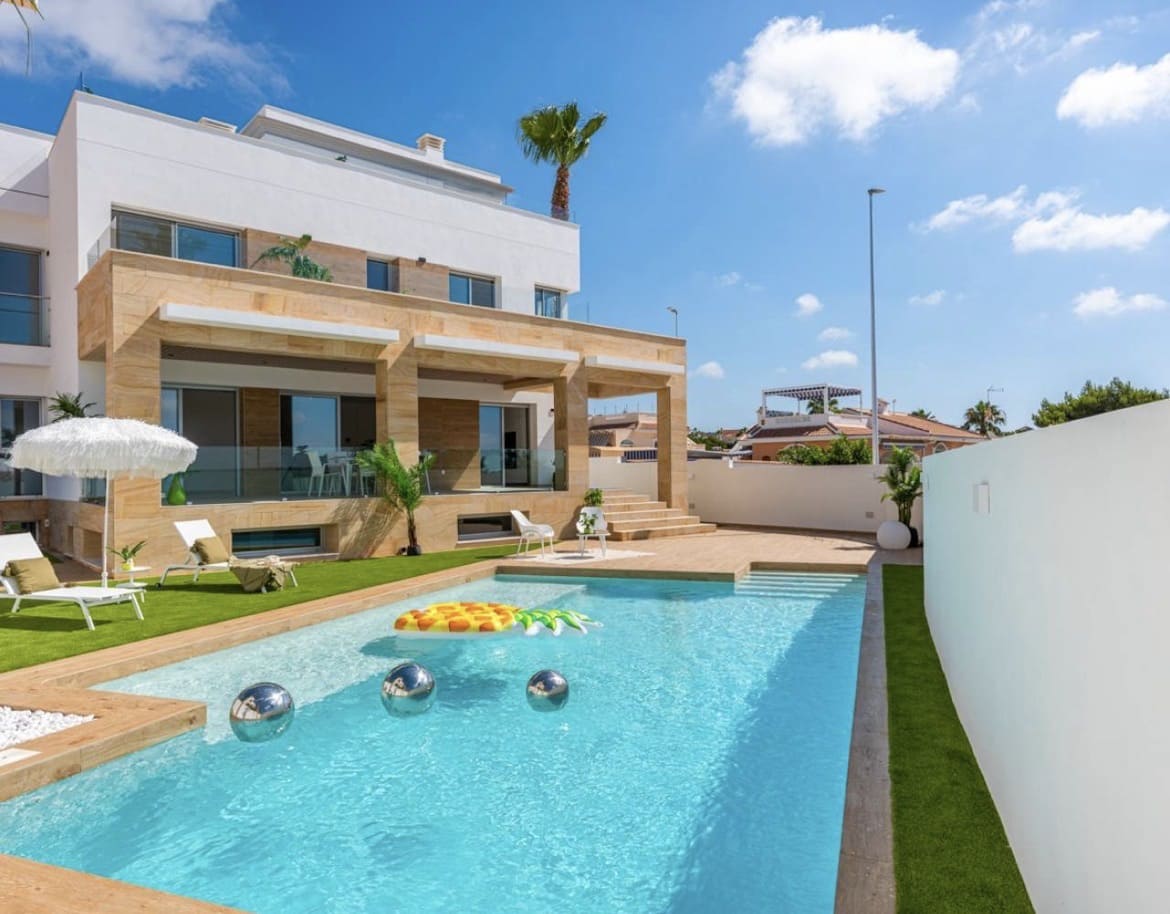 4 sovrum Villa till salu i Ciudad Quesada med pool garage - 774 452 € (Ref: 10027555)