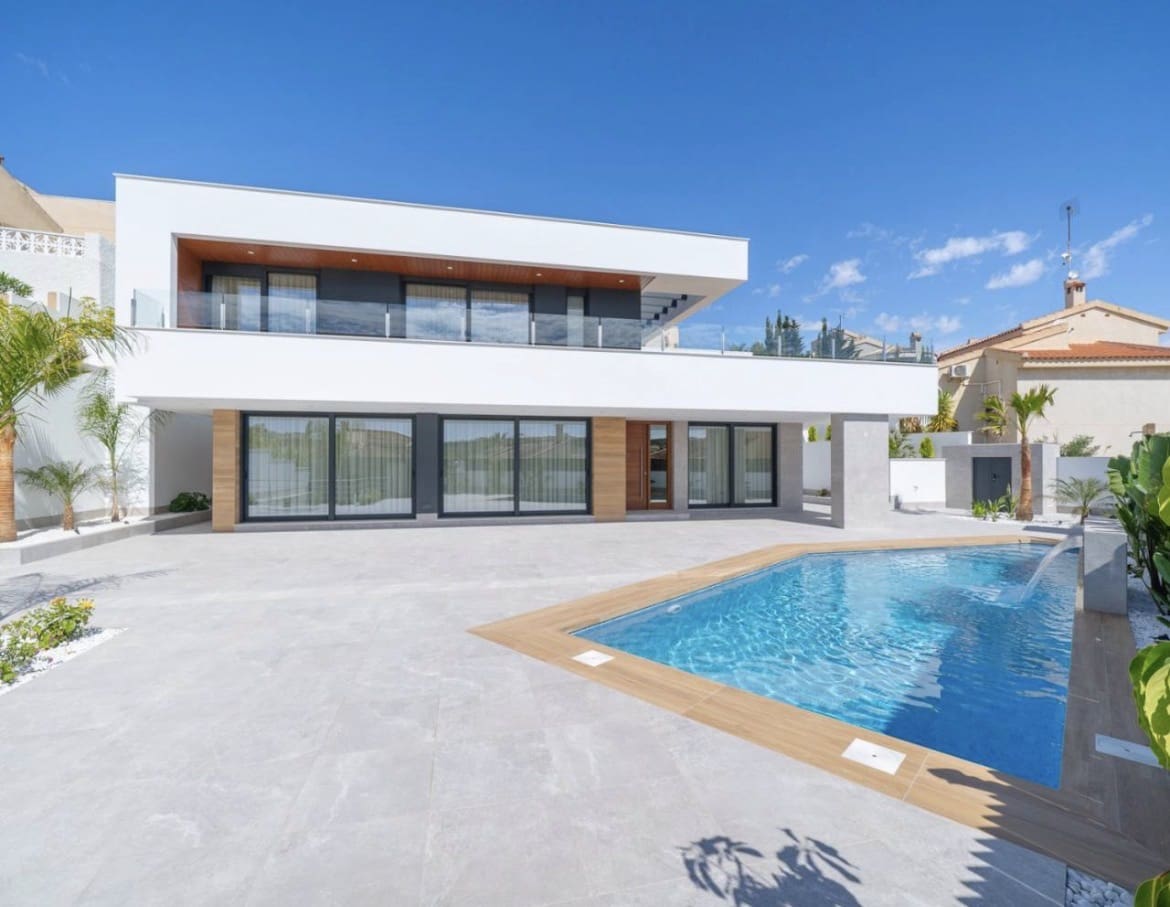 4 camera da letto Villa in vendita in Ciudad Quesada con piscina garage - 1.150.000 € (Rif: 10027572)