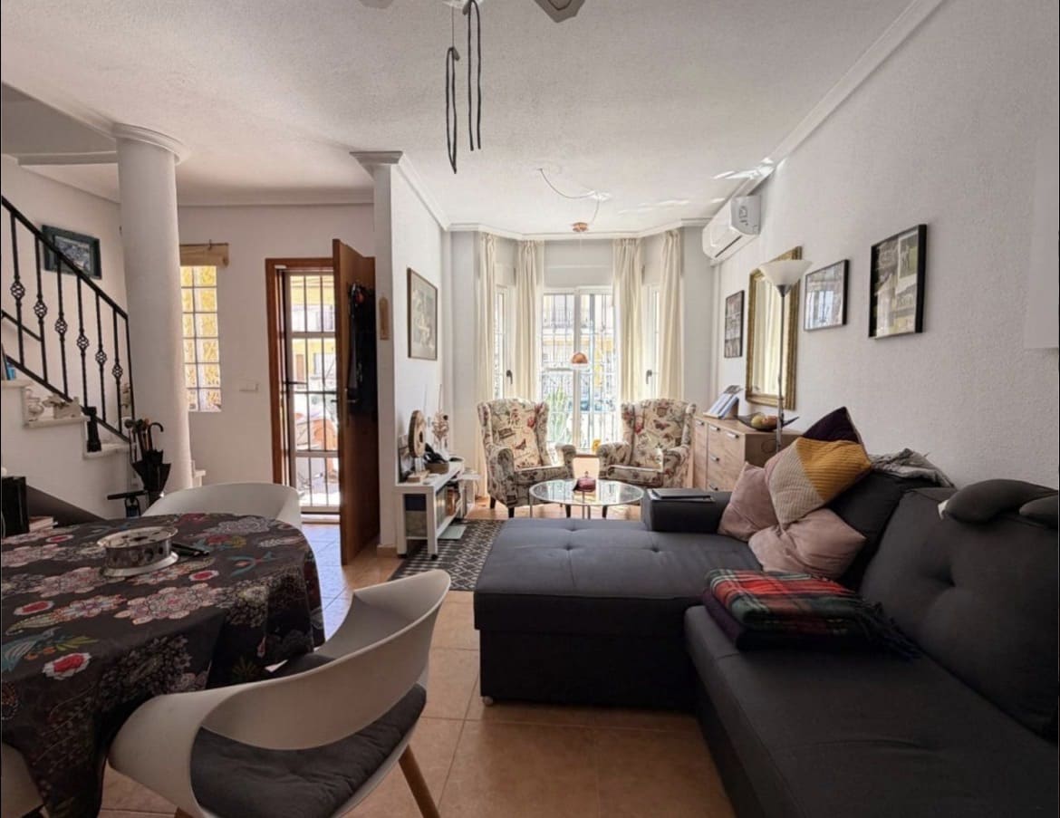 Casa de 3 habitaciones en El Raso en venta con piscina - 195.000 € (Ref: 10033366)