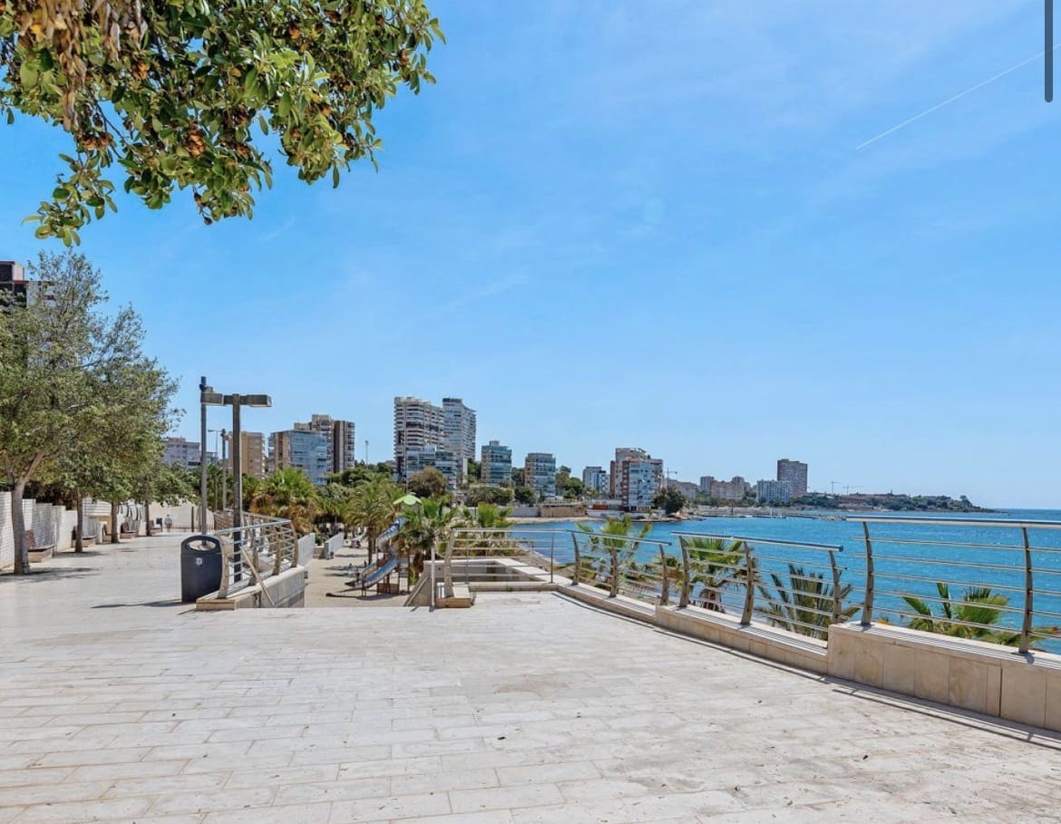 2 camera da letto Appartamento sulla Spiaggia in vendita in Alicante citta con garage - 225.000 € (Rif: 10038551)
