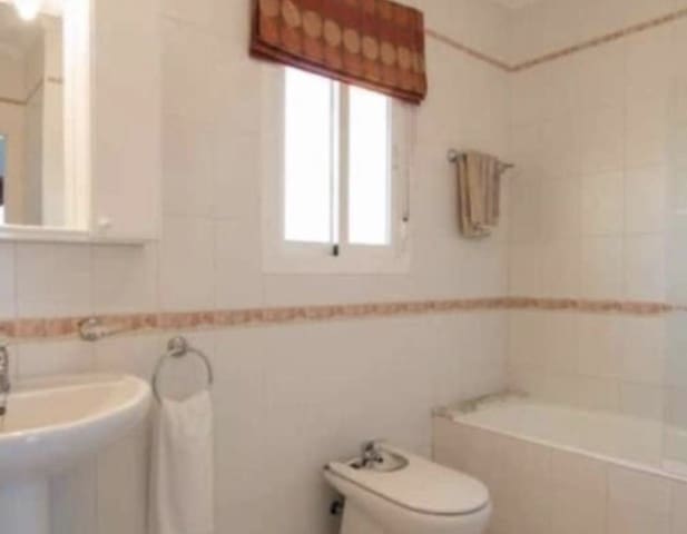 Villa/Maison de 6 chambres à louer à Ciudad Quesada, Rojales avec piscine garage - 2 800 € (Ref: 10038558)