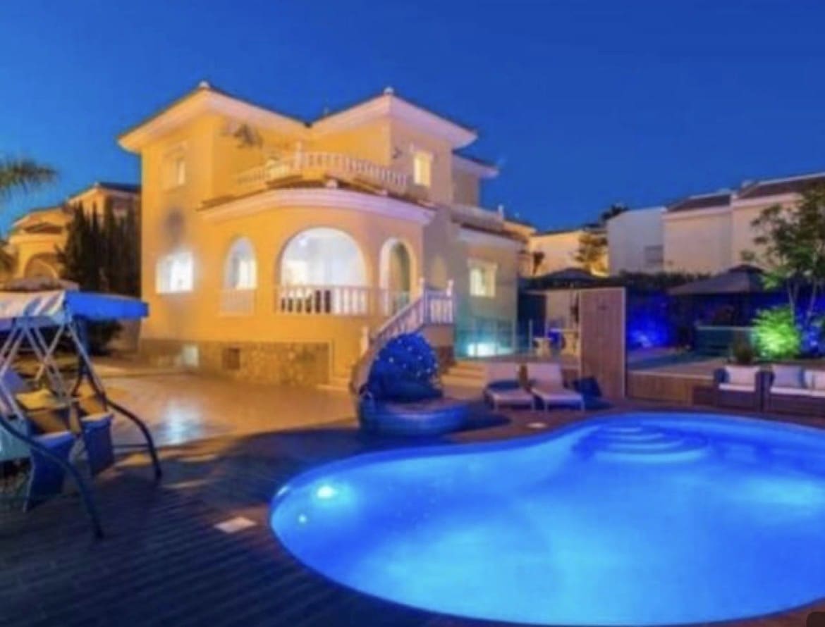 Villa/Maison de 6 chambres à louer à Ciudad Quesada avec piscine garage - 2 800 € (Ref: 10038558)