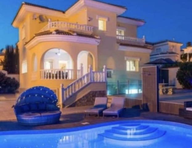 Villa/Maison de 6 chambres à louer à Ciudad Quesada, Rojales avec piscine garage - 2 800 € (Ref: 10038558)