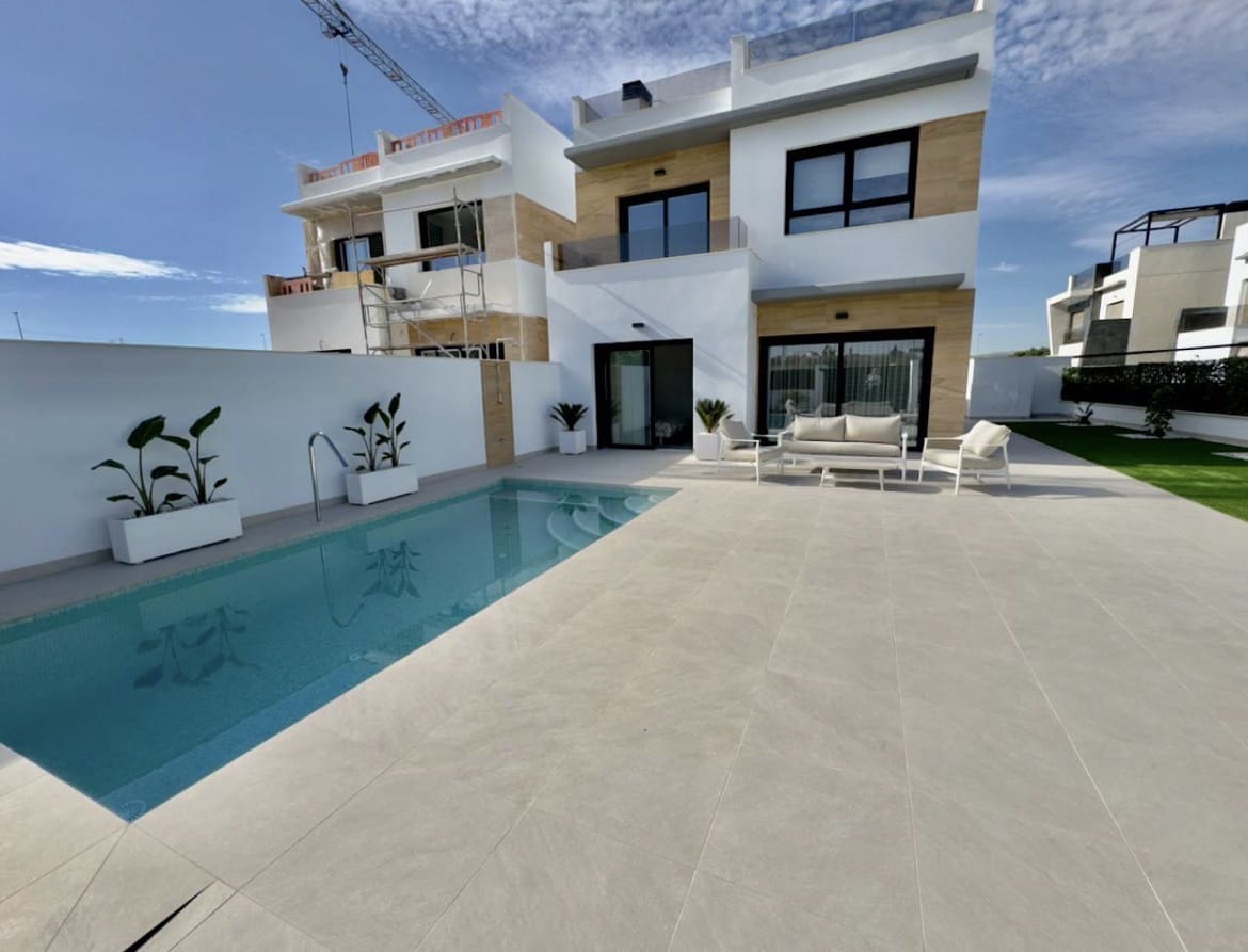 3 soverom Villa til salgs i Benijofar med svømmebasseng garasje - € 465 000 (Ref: 10038560)