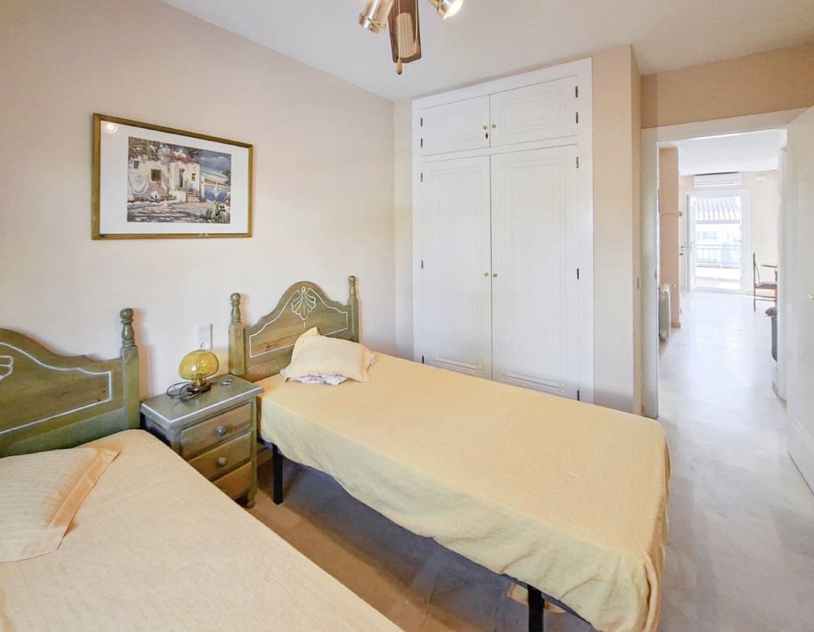 2 bedroom Townhouse for sale in Villamartin with pool garage - € 215,000 (Ref: 10038578)