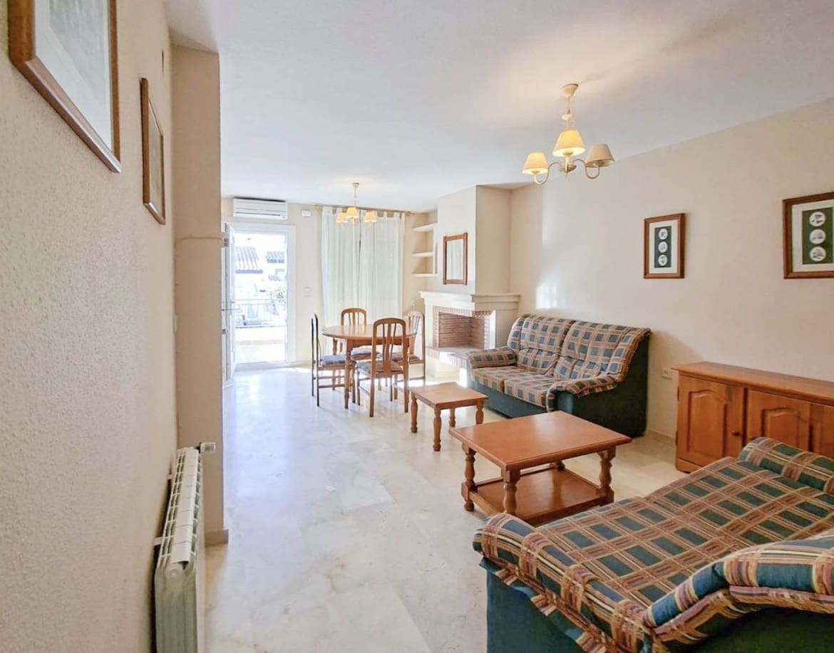 2 bedroom Townhouse for sale in Villamartin with pool garage - € 215,000 (Ref: 10038578)