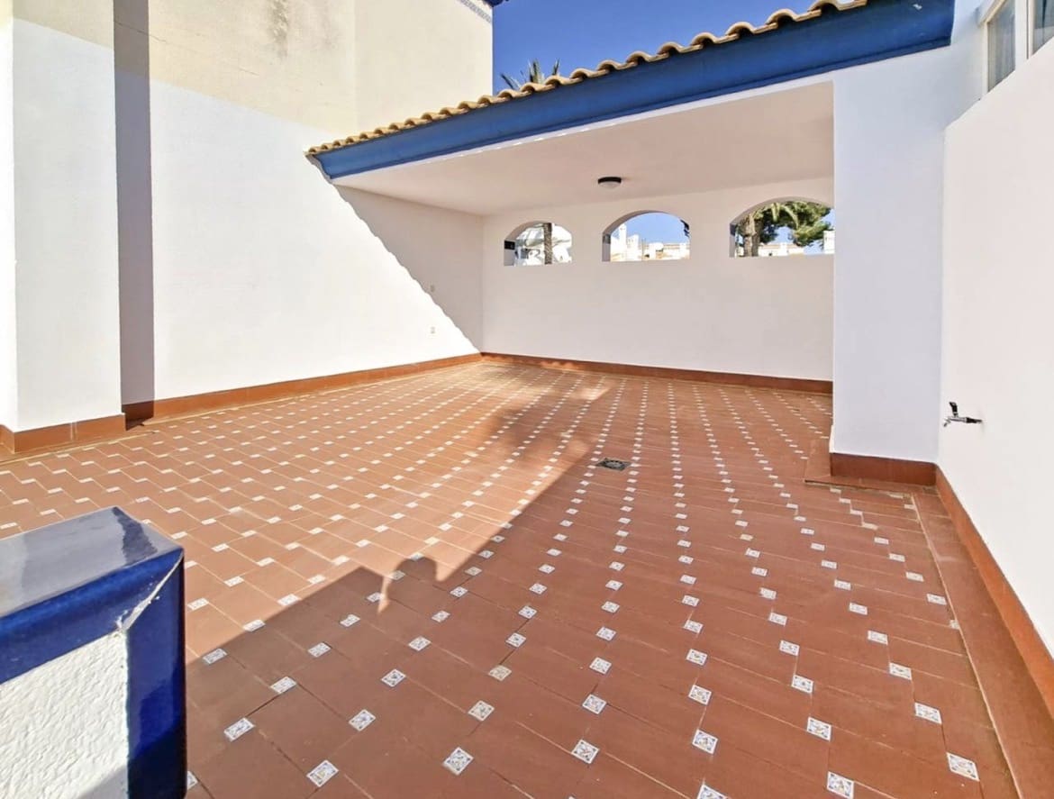 2 bedroom Townhouse for sale in Villamartin with pool garage - € 215,000 (Ref: 10038578)