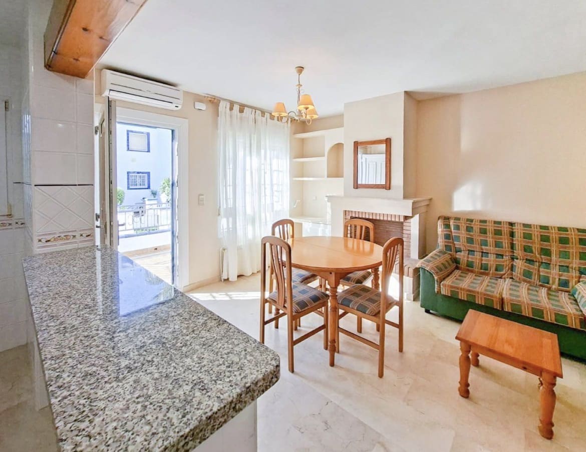 2 bedroom Townhouse for sale in Villamartin with pool garage - € 215,000 (Ref: 10038578)