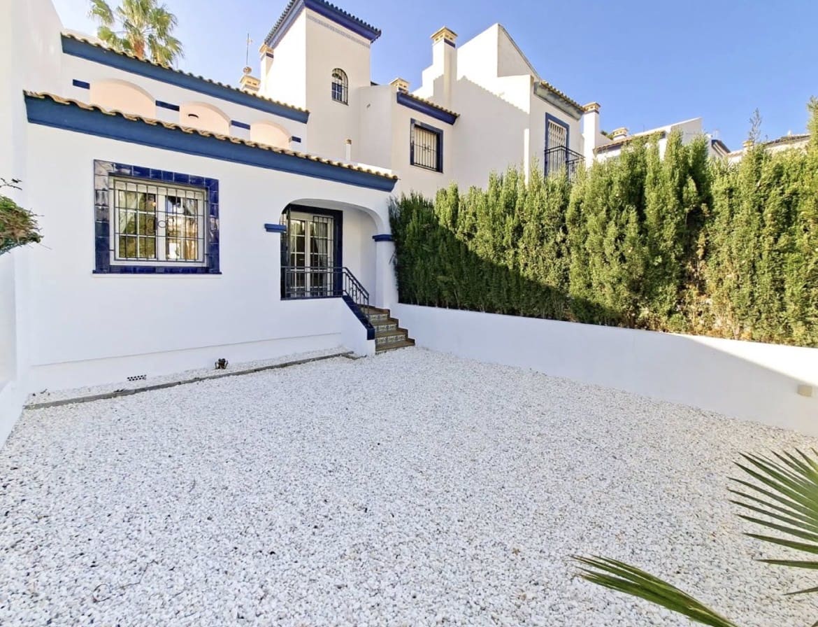 2 bedroom Townhouse for sale in Villamartin with pool garage - € 215,000 (Ref: 10038578)