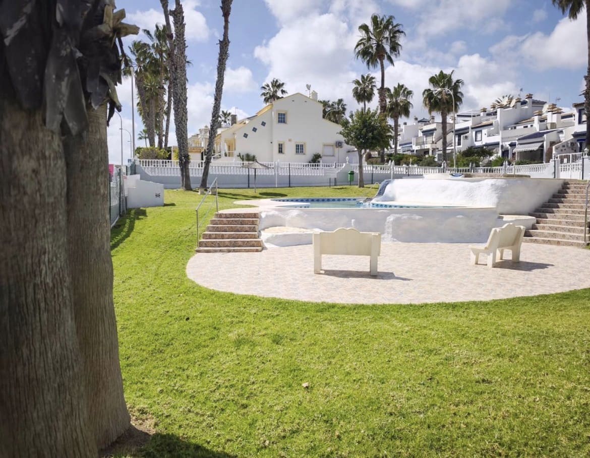 2 bedroom Townhouse for sale in Villamartin with pool garage - € 215,000 (Ref: 10038578)