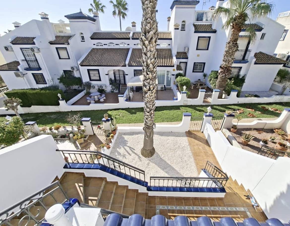 2 bedroom Townhouse for sale in Villamartin with pool garage - € 215,000 (Ref: 10038578)