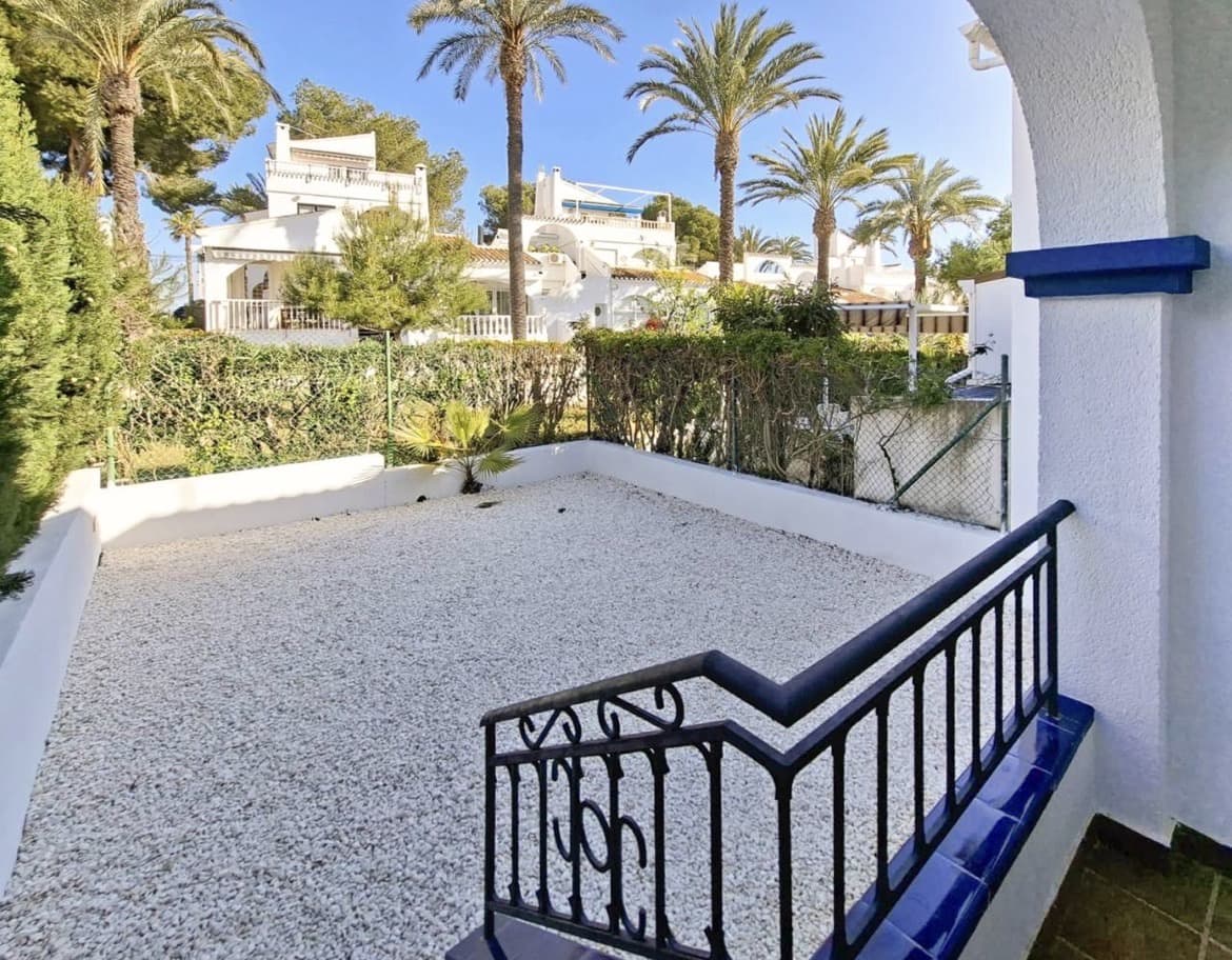 2 bedroom Townhouse for sale in Villamartin with pool garage - € 215,000 (Ref: 10038578)