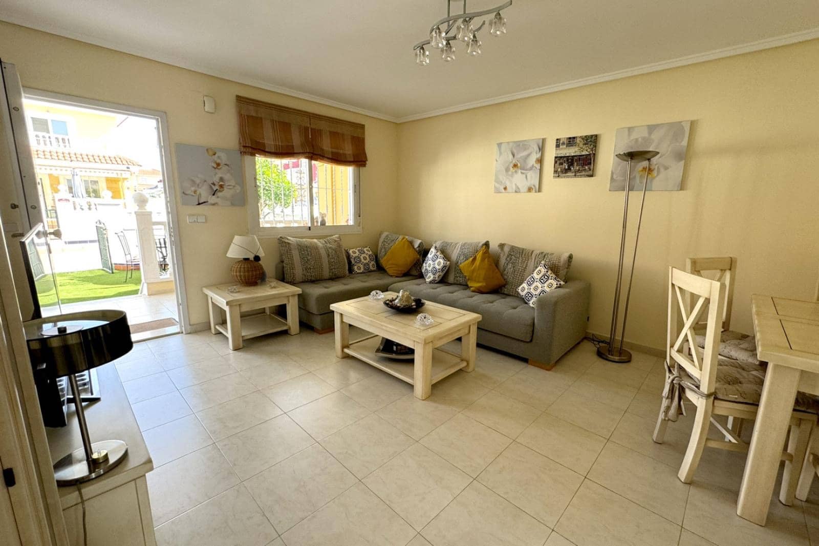 3 sypialnia Bungalow na sprzedaż w Ciudad Quesada z basenem garażem - 240 000 € (Ref: 10116399)