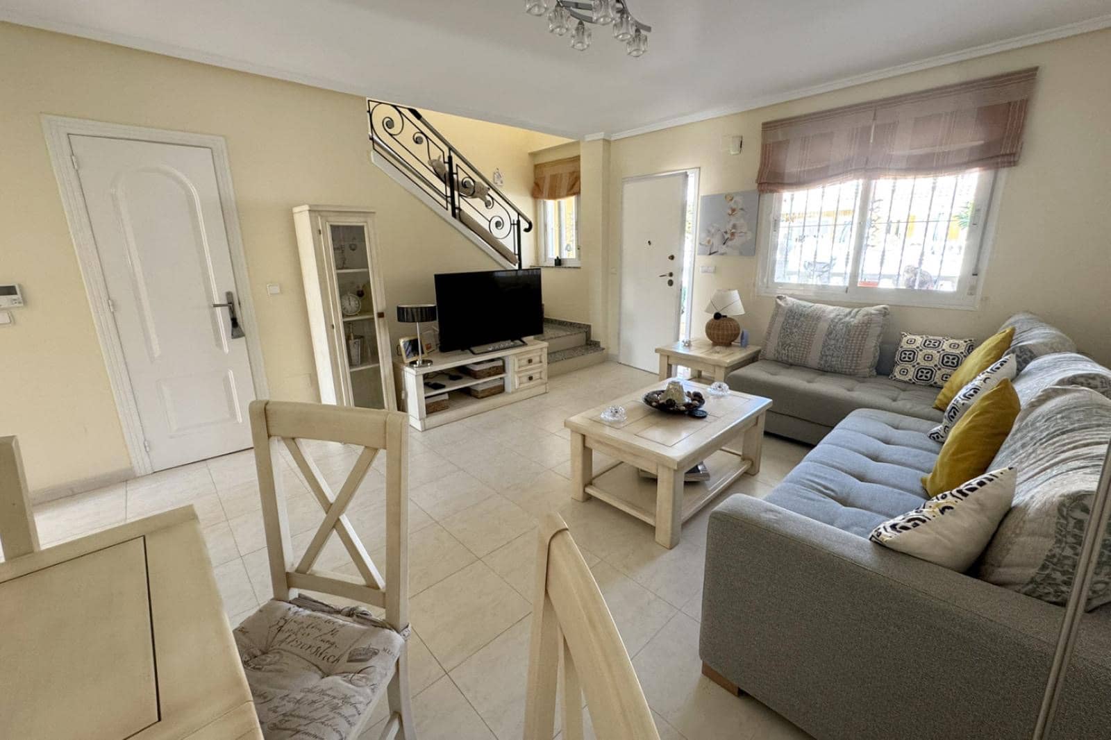 3 sypialnia Bungalow na sprzedaż w Ciudad Quesada z basenem garażem - 240 000 € (Ref: 10116399)