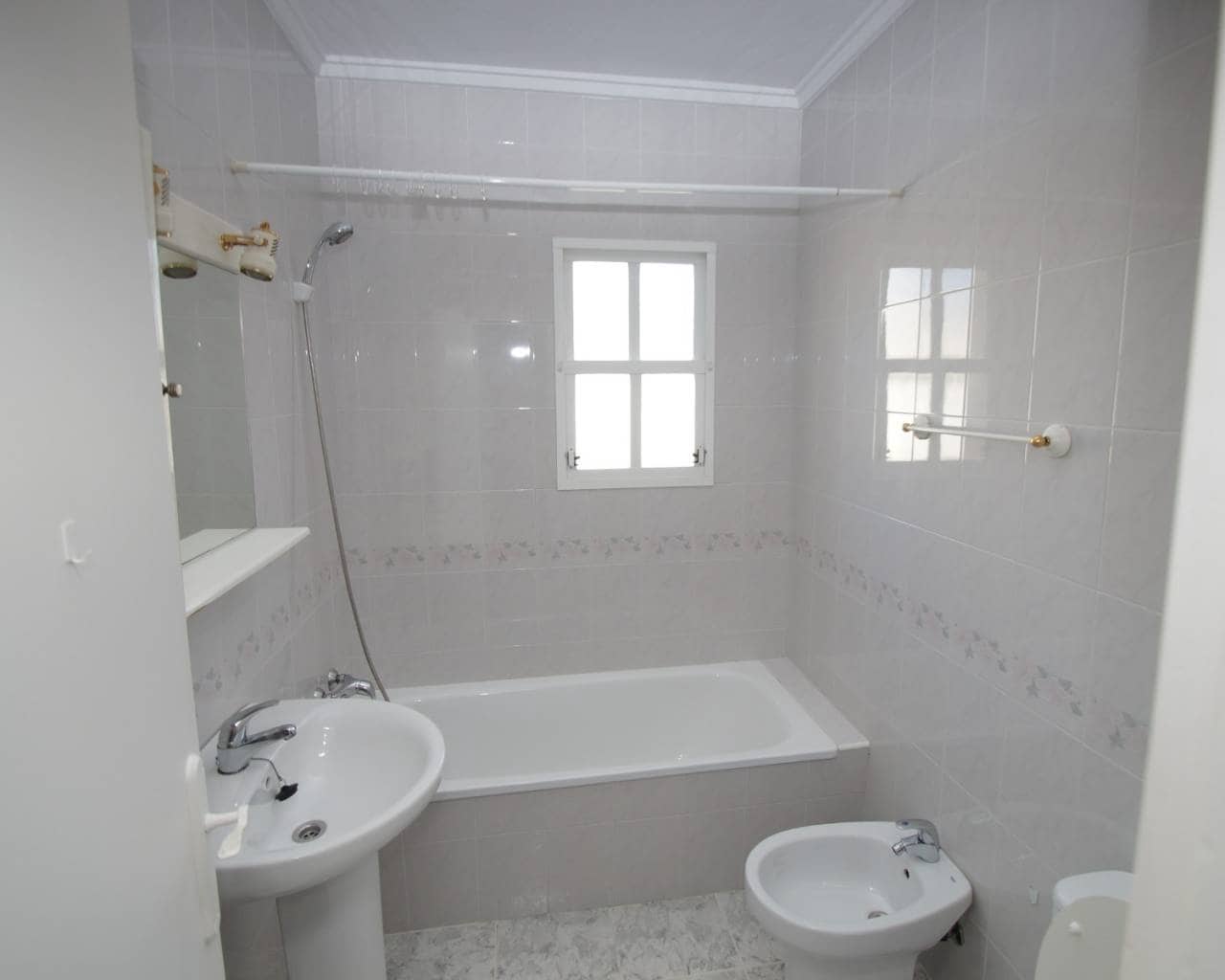 2 makuuhuone Bungalow myytävänä paikassa Playa Flamenca mukana uima-altaan 
autotalli - 155 000 € (Ref: 10135197)