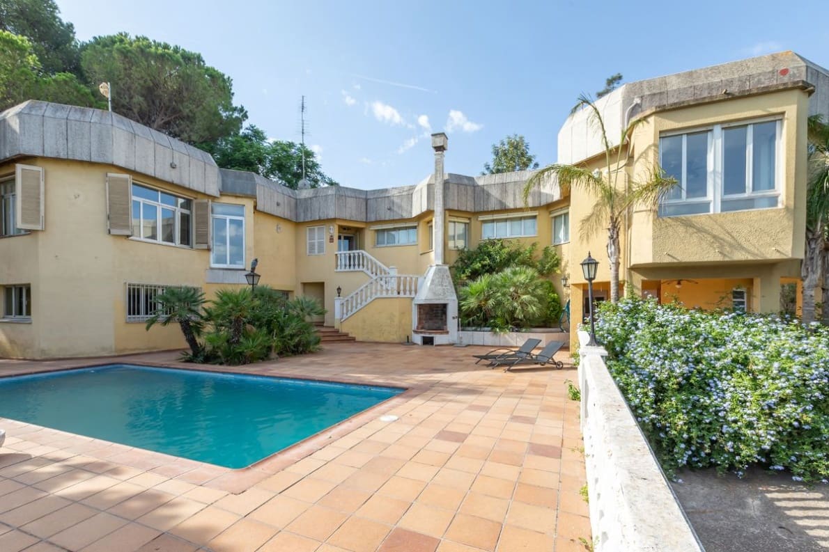 Chalet de 4 habitaciones en Alzira en venta con piscina garaje - 349.500 € (Ref: 10057413)