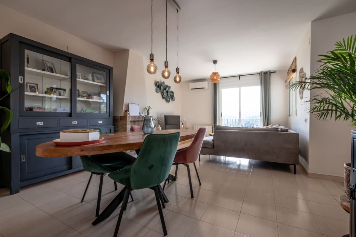 4 soveværelse Villa til salg i Chiva med swimmingpool garage - € 359.000 (Ref: 10057414)