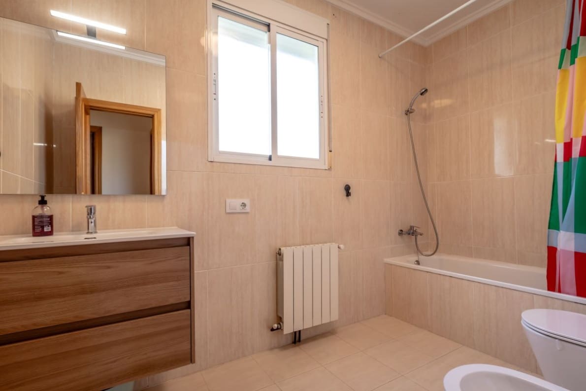 4 soveværelse Villa til salg i Chiva med swimmingpool garage - € 359.000 (Ref: 10057414)